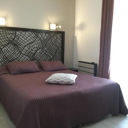 Les Pastels Hotell La Roche-sur-Yon Exteriör bild